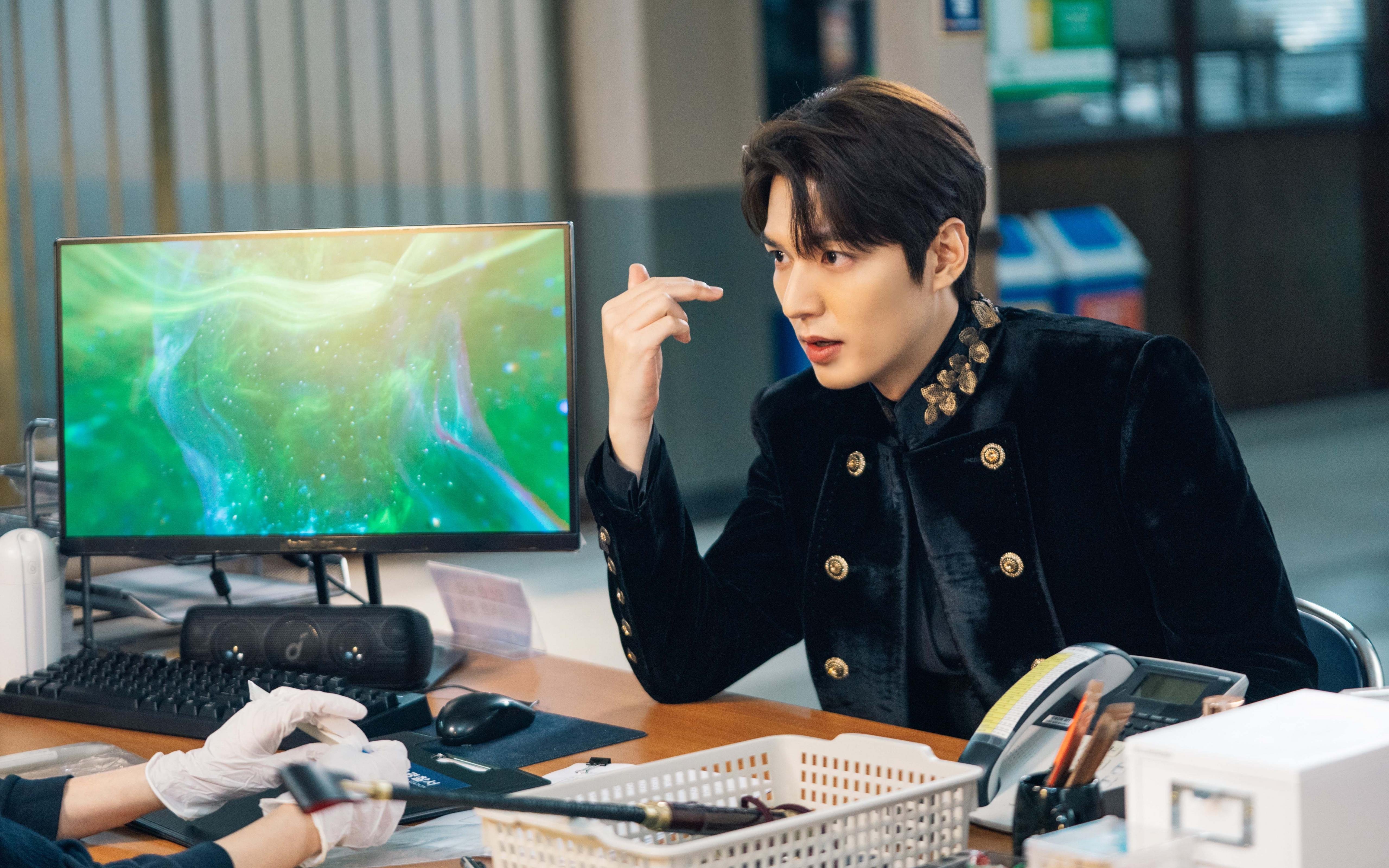 冷面射手燃爆欧洲，太极虎绞杀南美鹰！足球世界正悄然重塑秩序