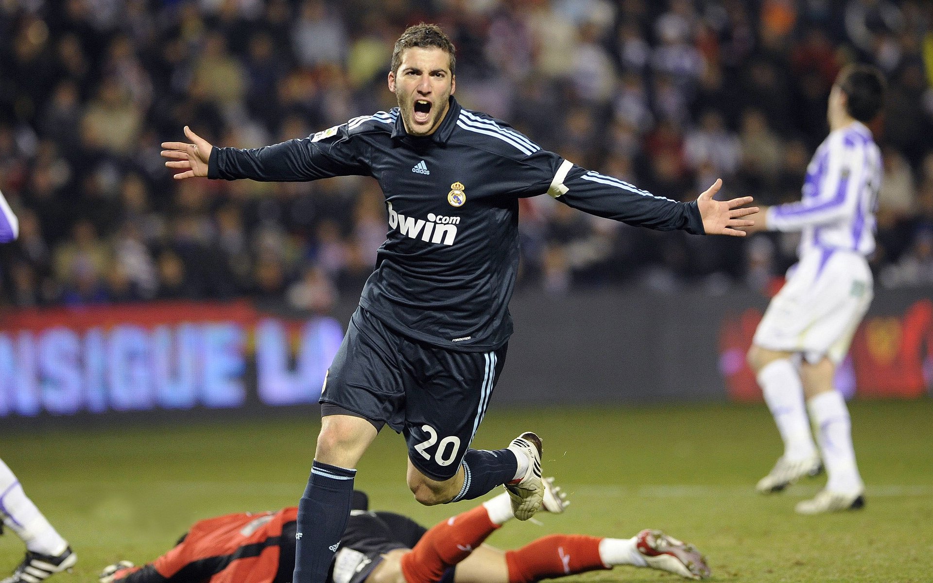 嘘声变掌声！那个被质疑的男人，在西决生死夜完成一夜长大