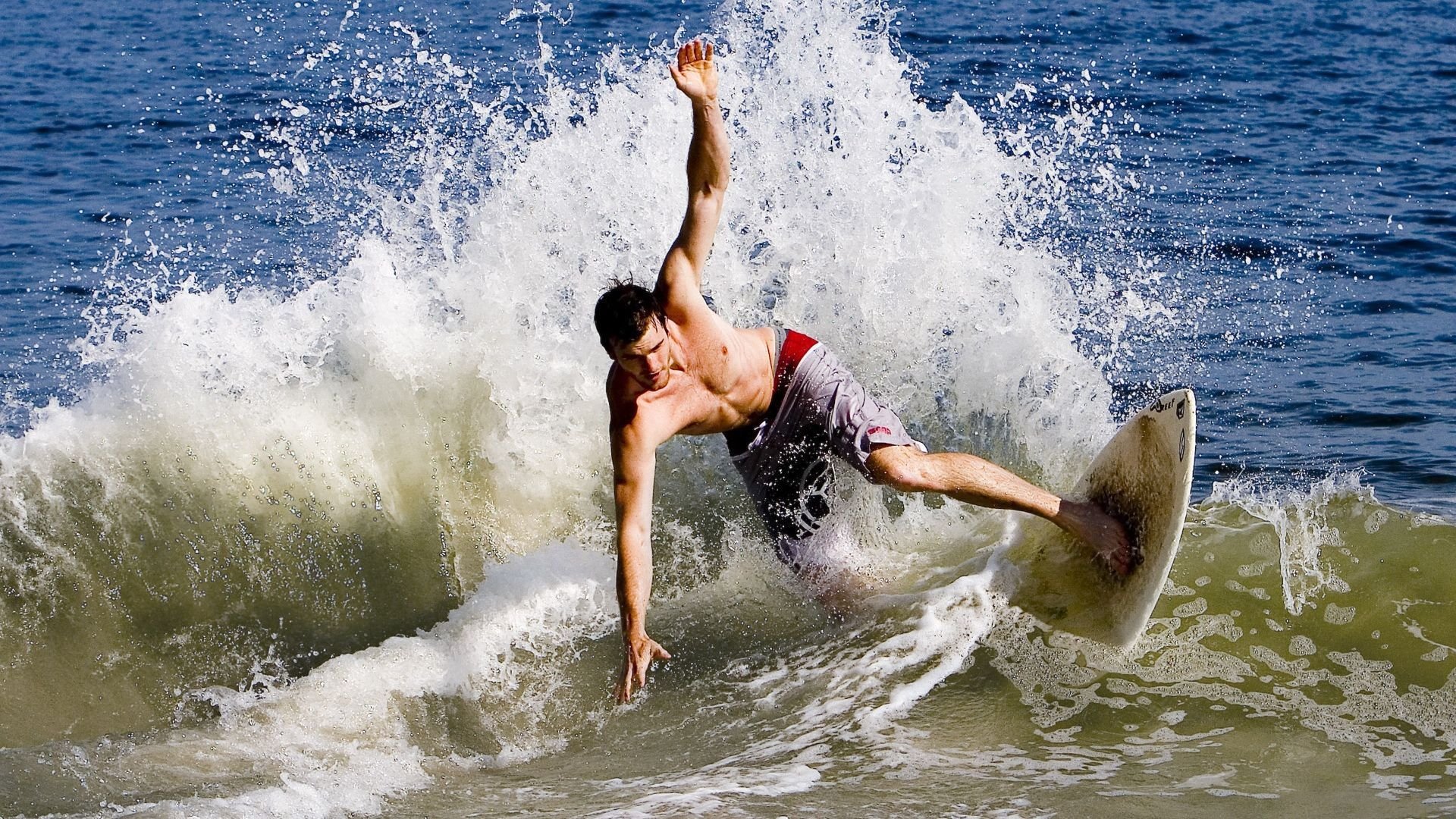 开云体育中国-冠军时刻不是惊心动魄，而是让惊心动魄无从发生，范戴克如何用一场德比定义何为顶级中卫